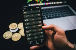 Nettipokerin ja kryptovaluuttojen yhteinen tulevaisuus: Miten digitaalinen maailma muuttaa pelikenttiä?